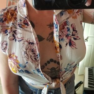 SOLD - Love + Harmony Tie Front, Much Cleavage, Crop Top - sz M